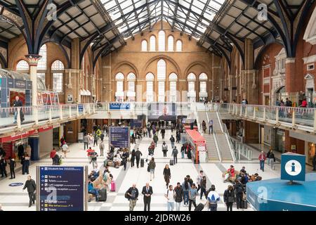 Liverpool Street Station è una delle principali stazioni ferroviarie e metropolitane, Bishopsgate Without, City of London Foto Stock