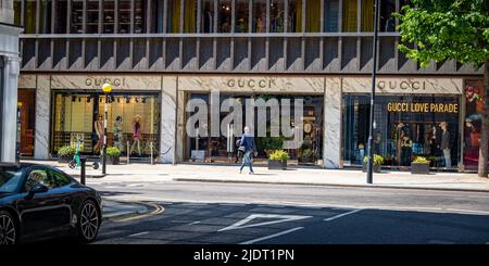 Londra - Maggio 2022: Negozio Gucci su Sloane Street, un negozio di moda di lusso a Knightsbridge Foto Stock