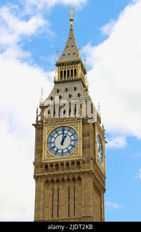 Torre Elizabeth ristrutturata Big Ben Londra Inghilterra Regno Unito 2022 Foto Stock