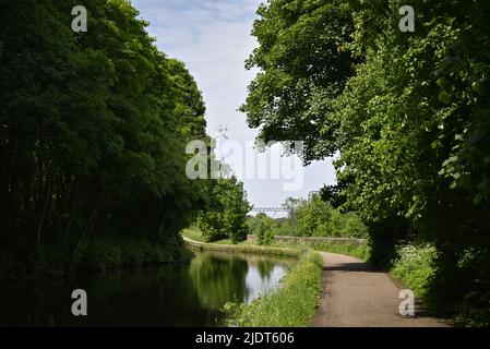 Passeggiata lungo il fiume Aire Foto Stock