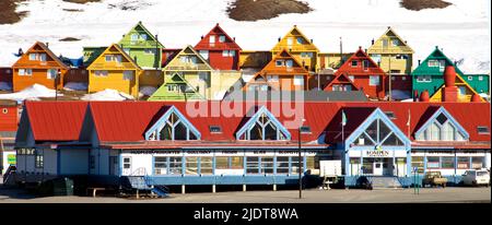 Colorfull case a Longyearbyen (Spitsbergen, Svalbard). Foto Stock