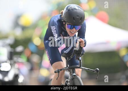 Il belga Julie van de Velde di Plantur-pura ha ritratto in azione durante la gara di crono individuale femminile del 23km ai campionati belgi, a Gaverne, giovedì 23 giugno 2022. BELGA FOTO DAVID STOCKMAN Foto Stock