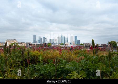 Londra, UK - 13 maggio 2022: Canary Wharf è un grande complesso commerciale a Londra con alcuni degli edifici più alti della città. Foto Stock