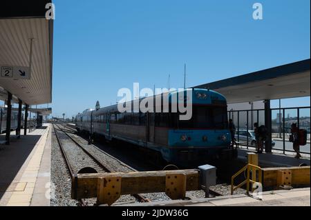 Lagos, Portogallo. 2022 maggio 6. Treni della città Comboios de Portugal di Lagos in Portogallo nell'Algarve. Foto Stock