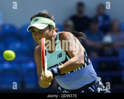 Heather Watson (GB) che gioca al Rothesay International, Devonshire Park, Eastbourne, 20th giugno 2022 Foto Stock