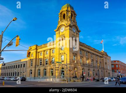 Edificio del municipio nel centro di Brantford, Ontario, Canada al tramonto. Foto Stock