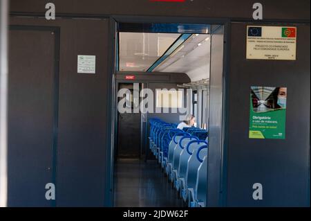 Lagos, Portogallo. 2022 maggio 6. Treni della città Comboios de Portugal di Lagos in Portogallo nell'Algarve. Foto Stock