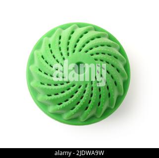 Vista dall'alto della sfera di lavaggio verde in plastica isolata su bianco Foto Stock