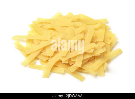 Pelo di pasta a nastro tagliato corto non cotta isolato su bianco Foto Stock