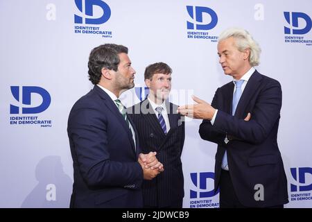 André Ventura, sconosciuto e olandese PVV Geert Wilders un incontro chiamato Ons Europa organizzato da Identiteit en Democratie (ID), il partito europeo che comprende il belga Vlaams Belang, francese Rassemblement National..., ad Anversa, il giorno dell'inizio di un vertice europeo, giovedì 23 giugno 2022. BELGA FOTO JAMES ARTHUR GEKIERE Foto Stock