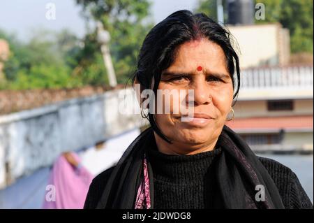 INDIA, Utttar Pradesh, Bundelkhand, movimento delle donne Gulabi Gang, ritratto del fondatore Sampat Pal Devi / INDIEN Uttar Pradesh, Bundelkhand, Frauenbewegung Gulabi Gang, Gründerin Sampat Pal Devi Foto Stock