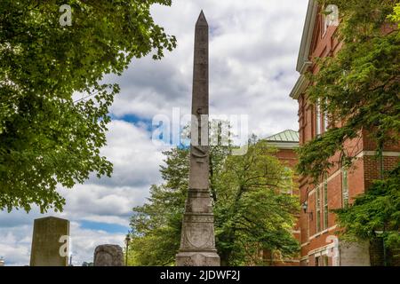 Knoxville, Tennessee, USA - 28 maggio 2022: Obelisco dove il corpo di John Sevier (primo governatore del Tennessee) fu spostato da una tomba in Alabama e seppellito h Foto Stock