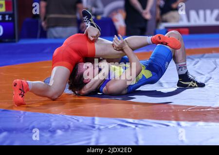 Roma, Italia. 23rd giugno 2022. Alla Belinska (UKR) vs Irina Ringaci (MDA) WW 68kg nel corso del 2022 Ranking Series (day2), Wrestling a Roma, Italia, Giugno 23 2022 Credit: Independent Photo Agency/Alamy Live News Foto Stock