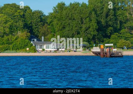 Spiaggia di sabbia nella cittadina di Heikendorf-Kitzeberg sul fiordo di Kiel, distretto di Plön, Mar Baltico, Schleswig-Holstein, Germania settentrionale, Europa Foto Stock