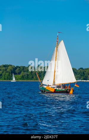 Piccola città di Heikendorf sul fiordo di Kiel, distretto di Plön, Mar Baltico, Schleswig-Holstein, Germania settentrionale, Europa Foto Stock