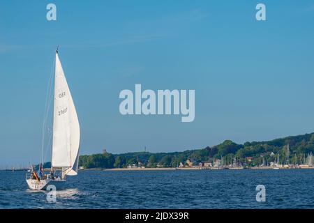 Piccola città di Heikendorf sul fiordo di Kiel, distretto di Plön, Mar Baltico, Schleswig-Holstein, Germania settentrionale, Europa Foto Stock