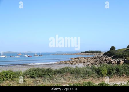 Spiagge sabbiose si estendono lungo la riva di St Martin's, Isles of Scilly, Cornovaglia, Regno Unito Foto Stock