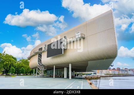 Santander, Spagna - Maggio 4th 2022 - esterno del Centro Botin (centro Botin) alla banchina di Santander Foto Stock