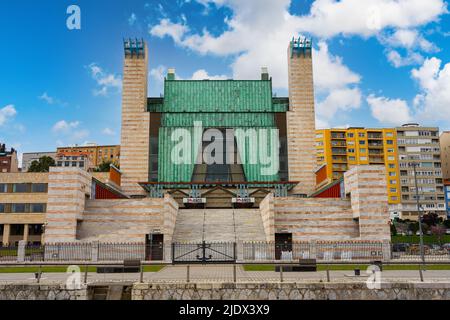 Santander, Spagna - Maggio 4th 2022 - esterno della Palacia de Festivales de Cantabria Foto Stock