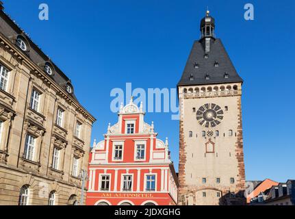 Germania, Renania-Palatinato, Speyer, porta Vecchia e case storiche Foto Stock
