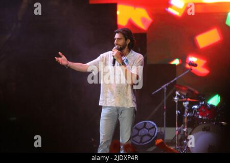 23 giugno 2022, Napoli, Campania/Napoli, Italia: Il cantante Alvaro Soler, concerto al Napoli Pizza Village edizione 2022. (Credit Image: © Salvatore Esposito/Pacific Press via ZUMA Press Wire) Foto Stock