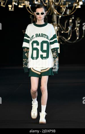 Parigi, Frankreich. 23rd giugno 2022. Pista RHUDE SS23 durante la settimana della moda di Parigi il 2022 giugno - Parigi, Francia. 22/06/2022 Credit: dpa/Alamy Live News Foto Stock