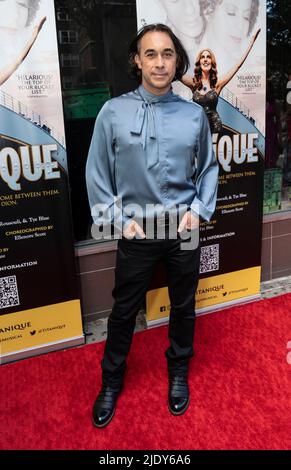 New York, Stati Uniti. 23rd giugno 2022. Ryan Duncan partecipa alla serata di apertura del musical Titanique al Teatro Asylum di New York il 23 giugno 2022. (Foto di Lev Radin/Sipa USA) Credit: Sipa USA/Alamy Live News Foto Stock