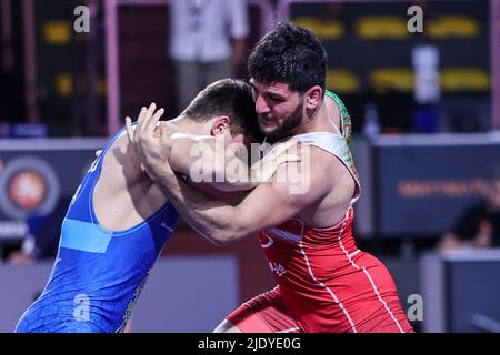 Roma, Italia. 23rd giugno 2022. Rasoul Sadegh Garmsiri (IRI) vs Mihail Bradu (MDA) GR 82kg durante la classifica 2022 Series (day2), Wrestling a Roma, Italia, Giugno 23 2022 Credit: Independent Photo Agency/Alamy Live News Foto Stock