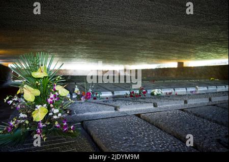 06 dicembre 2013 Europa. Italia, Roma, Mausoleo delle tombe Ardeatine dove i nazisti nel 1944 uccisero 335 romani all'interno delle cave come rappresaglia Foto Stock