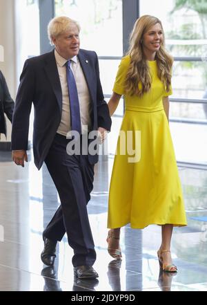 Il primo Ministro Boris Johnson e sua moglie Carrie Johnson partecipano alla cerimonia di apertura del Consiglio dei Capi di Governo del Commonwealth (CHOGM) presso il Centro Congressi di Kigali in Ruanda. Data foto: Venerdì 24 giugno 2022. Foto Stock