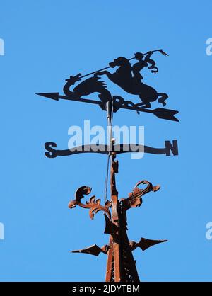 Kiev, Ucraina 26 ottobre 2021: Weather Vane 'Cossack Winner' sulla guglia dello studio cinematografico 'Victoria film' Ucraina Foto Stock