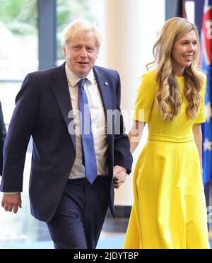 Il primo Ministro Boris Johnson e sua moglie Carrie Johnson partecipano alla cerimonia di apertura del Consiglio dei Capi di Governo del Commonwealth (CHOGM) presso il Centro Congressi di Kigali in Ruanda. Data foto: Venerdì 24 giugno 2022. Foto Stock