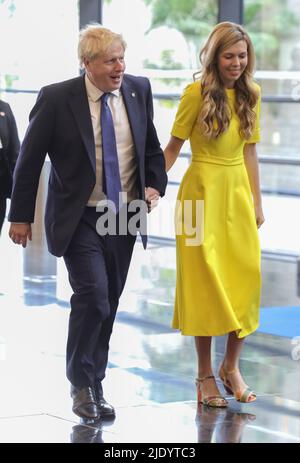 Il primo Ministro Boris Johnson e sua moglie Carrie Johnson partecipano alla cerimonia di apertura del Consiglio dei Capi di Governo del Commonwealth (CHOGM) presso il Centro Congressi di Kigali in Ruanda. Data foto: Venerdì 24 giugno 2022. Foto Stock