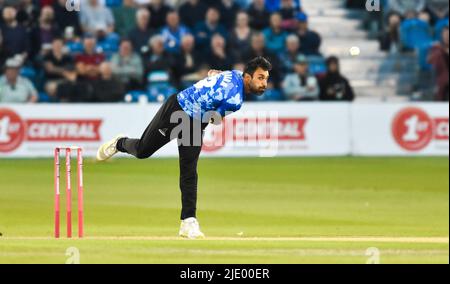 Hove UK 23rd Giugno 2022 - Ravi Bopara di Sussex Sharks durante la partita di Vitality Blast del T20 tra Sussex Sharks e Surrey al 1st Central County Ground Hove . : Credit Simon Dack / Alamy Live News Foto Stock
