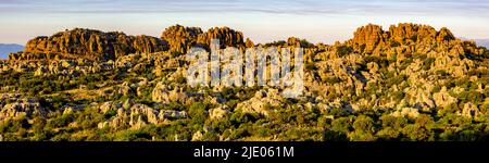 Vista panoramica, formazioni rocciose calcaree, riserva naturale di El Torcal, Torcal de Antequera, provincia di Malaga, Andalusia, Spagna Foto Stock