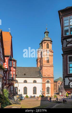 Piazza del mercato con Chiesa parrocchiale di San Giacomo, Miltenberg am Main, Baviera, bassa Franconia, Germania, Miltenberg am Main, Baviera, Germania Foto Stock