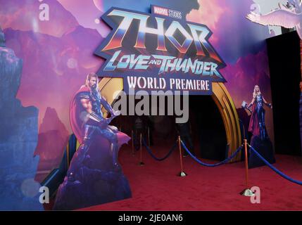 Los Angeles, Stati Uniti. 23rd giugno 2022. Atmosfera al THOR: LOVE AND THUNDER World Premiere di Marvel Studios, tenuto al Teatro El Capitan giovedì 23 giugno 2022. (Foto di Sthanlee B. Mirador/Sipa USA) Credit: Sipa USA/Alamy Live News Foto Stock