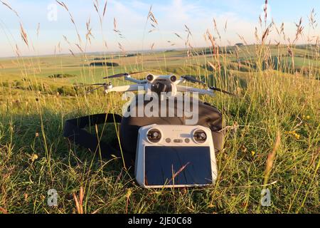 DJI Mini 3 Pro. Wessex ridgeway. Oldbury, collina. Cherhill giù. Wiltshire. Dorset. West Country. Sud-ovest. Inghilterra. REGNO UNITO Foto Stock