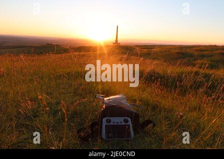 DJI Mini 3 Pro. Wessex ridgeway. Monumento Lansdowne. Oldbury, collina. Cherhill giù. Wiltshire. Dorset. West Country. Sud-ovest. Inghilterra. REGNO UNITO Foto Stock