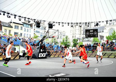 Anversa, Belgio. 24th giugno 2022. I giocatori gareggiano durante la partita a biliardo maschile della FIBA 3X3 World Cup tra Cina e Giappone ad Anversa, Belgio, 24 giugno 2022. Credit: Ren Pengfei/Xinhua/Alamy Live News Foto Stock