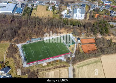 Foto aerea, campo sportivo Ostwig e campi da tennis a Bestwig, Sauerland, Renania settentrionale-Vestfalia, Germania, Bestwig, DE, Europa, campo di calcio, footb Foto Stock