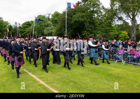 19 giugno 2022. Hazlehead, Aberdeen, Scozia. Questo è il gruppo di tubi massaggiati sul circuito dell'arena degli Aberdeen Highland Games. Foto Stock