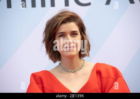 Colonia, Germania. 23rd giugno 2022. Marie NASEMANN, attrice, red carpet, Red Carpet Show, presentazione dei Grimme Online Awards 2022 il 23rd giugno 2022 in The Flora Koeln, Credit: dpa/Alamy Live News Foto Stock