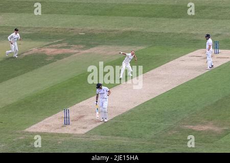 Leeds, Regno Unito. 24th giugno 2022. Neil Wagner della Nuova Zelanda celebra ben Stokes del wicket inglese a Leeds, Regno Unito il 6/24/2022. (Foto di Mark Cosgrove/News Images/Sipa USA) Credit: Sipa USA/Alamy Live News Foto Stock