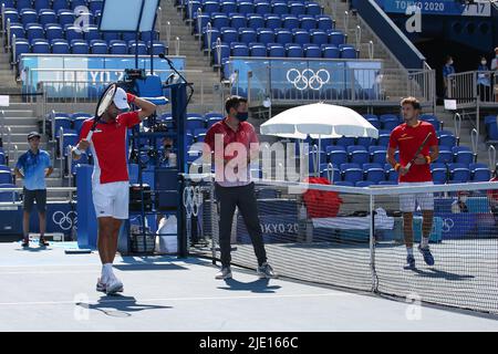 31st LUGLIO 2021 - TOKYO, GIAPPONE: Novak Djokovic di Serbia e Pablo Carreno Busta di Spagna in azione durante il Tennis Men's Singles Bronze Medaglia Foto Stock