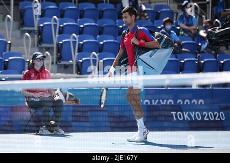 31st LUGLIO 2021 - TOKYO, GIAPPONE: Novak Djokovic di Serbia entra in campo per giocare nella partita di Bronze Men's Singles al Tokyo 2020 Oly Foto Stock