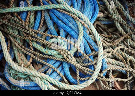 Corde utilizzate dai pescatori a Fisherman's Beach, Punta del Diablo, Rocha, Uruguay. Foto Stock