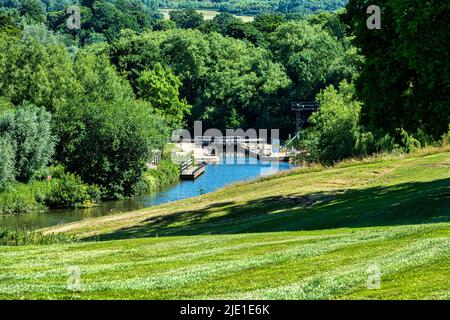 Teston Lock sul fiume Medway vicino Maidstone nel Kent, Inghilterra Foto Stock