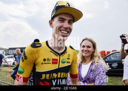Drenthe, Paesi Bassi. 24th giugno 2022. EMMEN - ciclista Pascal Eenkhoorn vince i Campionati nazionali di ciclismo a Drenthe. ANP BAS CZERWINSKIA Credit: ANP/Alamy Live News Foto Stock