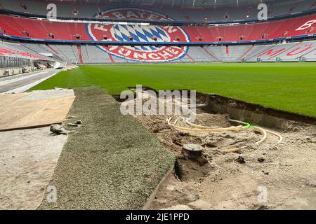 Monaco di Baviera, Germania. 22nd giugno 2022. L'Allianz Arena di Monaco è in fase di ristrutturazione, costruzione, lavori di costruzione. Calcio 1st Bundesliga, stagione 2022/2023. Credit: dpa/Alamy Live News Foto Stock